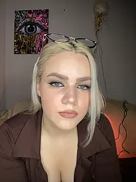 April Purr online show from 25, 11, 2025