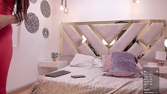 Marianee Rousse online show from 27, 10, 2025