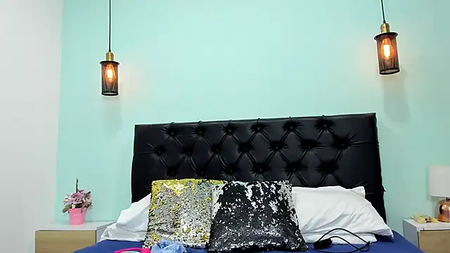 Marianee Rousse online show from 24, 11, 2025