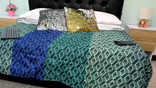 Marianee Rousse online show from 3, 12, 2025