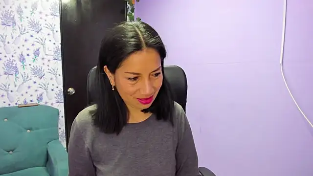 Snapshot of Megan_Collinss_ chatting on 10, 10, 2025 Megan Collinss online show from 10, 10, 2025