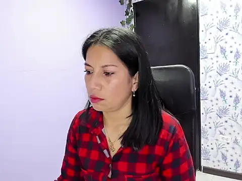 Snapshot of Megan_Collinss_ chatting on 6, 11, 2025 Megan Collinss online show from 6, 11, 2025