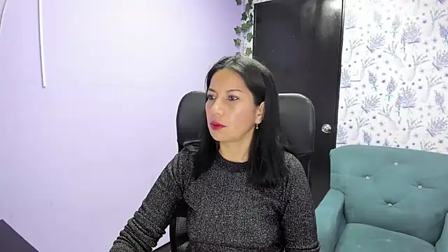 Snapshot of Megan_Collinss_ chatting on 12, 11, 2025 Megan Collinss online show from 12, 11, 2025