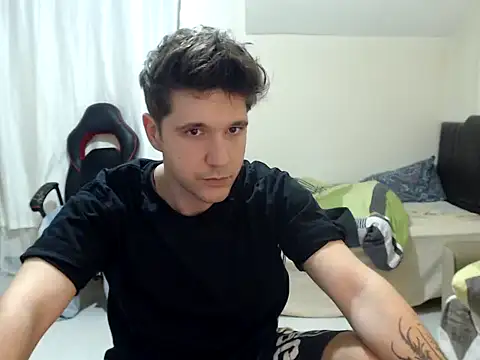 Snapshot of 2handsomemann chatting on 4, 10, 2025 2handsomemann online show from 4, 10, 2025