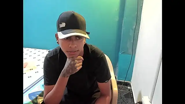Snapshot of Andrew25- chatting on 5, 8, 2026 Andrew25- online show from 5, 8, 2026