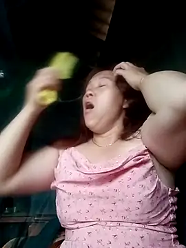 Snapshot of miumiu_00 chatting on 11, 9, 2025 miumiu 00 online show from 11, 9, 2025