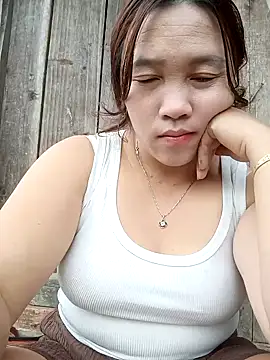 Snapshot of miumiu_00 chatting on 17, 10, 2025 miumiu 00 online show from 17, 10, 2025