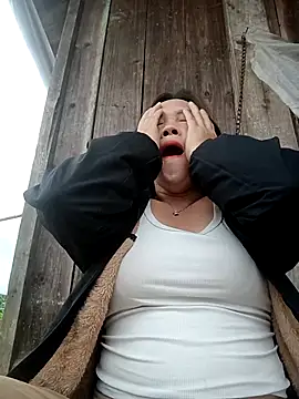 Snapshot of miumiu_00 chatting on 24, 10, 2025 miumiu 00 online show from 24, 10, 2025