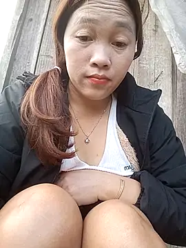 Snapshot of miumiu_00 chatting on 28, 10, 2025 miumiu 00 online show from 28, 10, 2025