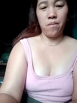 Snapshot of miumiu_00 chatting on 14, 11, 2025 miumiu 00 online show from 14, 11, 2025