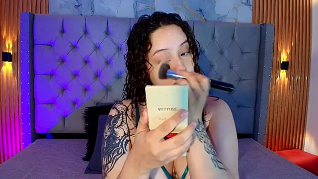 Snapshot of Suxan_White_ chatting on 5, 7, 2026 Suxan White online show from 5, 7, 2026