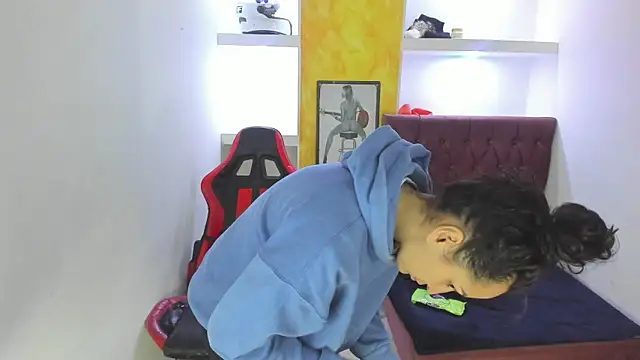 alison moon7 online show from 19, 12, 2025