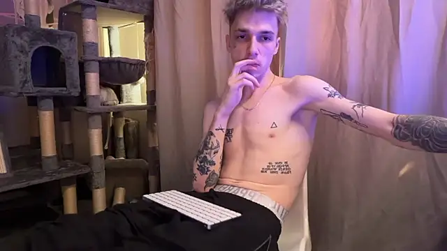 Snapshot of davesinner chatting on 7, 4, 2026 davesinner online show from 7, 4, 2026