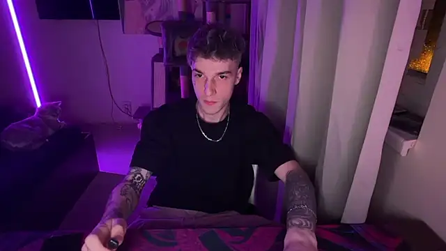 Snapshot of davesinner chatting on 13, 4, 2026 davesinner online show from 13, 4, 2026