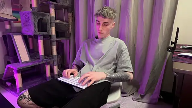 Snapshot of davesinner chatting on 14, 4, 2026 davesinner online show from 14, 4, 2026