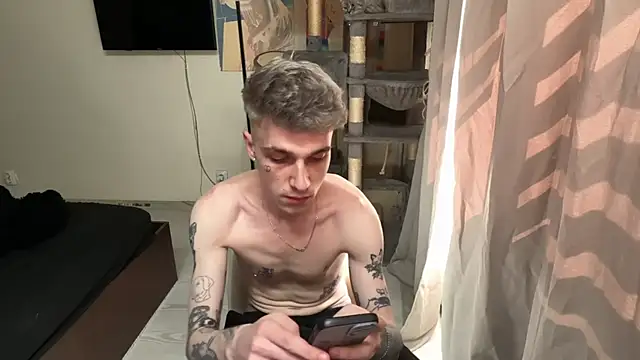 Snapshot of davesinner chatting on 15, 4, 2026 davesinner online show from 15, 4, 2026