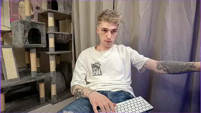 Snapshot of davesinner chatting on 4, 5, 2026 davesinner online show from 4, 5, 2026