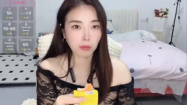 Snapshot of Xiali-166 chatting on 2, 11, 2025 Xiali-166 online show from 2, 11, 2025