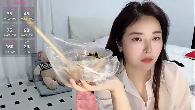 Snapshot of Xiali-166 chatting on 17, 11, 2025 Xiali-166 online show from 17, 11, 2025