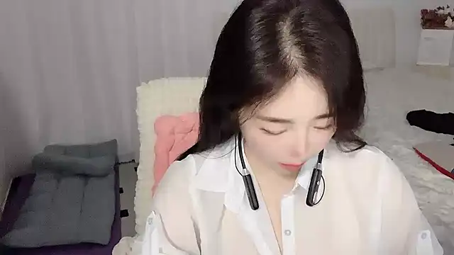 Snapshot of Xiali-166 chatting on 23, 11, 2025 Xiali-166 online show from 23, 11, 2025