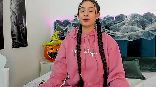 EmilyHanks  online show from 24, 10, 2025