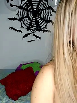 Snapshot of Emily__Hott chatting on 8, 10, 2025 Emily  Hott online show from 8, 10, 2025