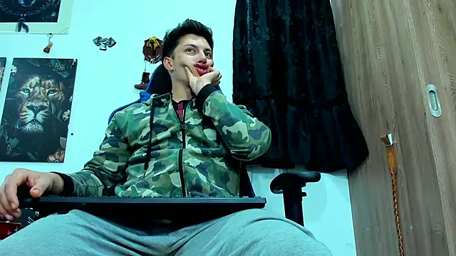 javiersexymann online show from 25, 2, 2025