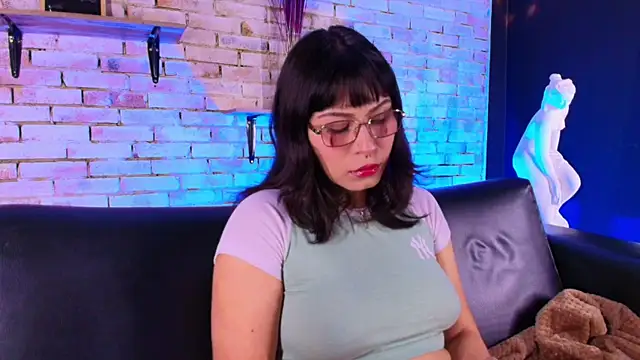 kitty malach online show from 11, 4, 2026