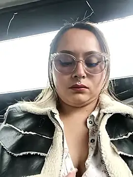 Eiimy pretty online show from 5, 12, 2025