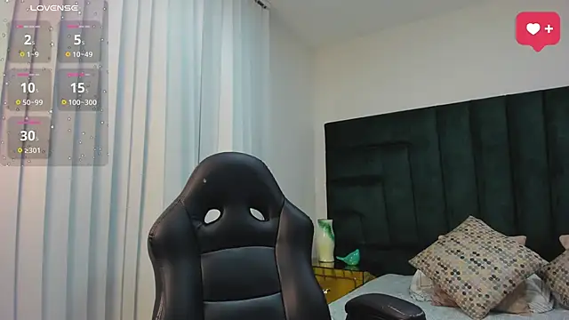 SaraWagner  online show from 29, 9, 2025