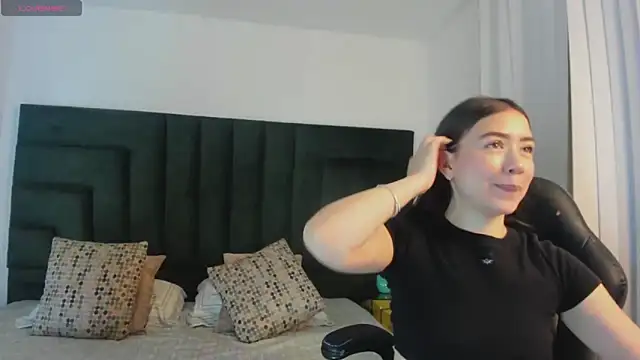 SaraWagner  online show from 1, 10, 2025