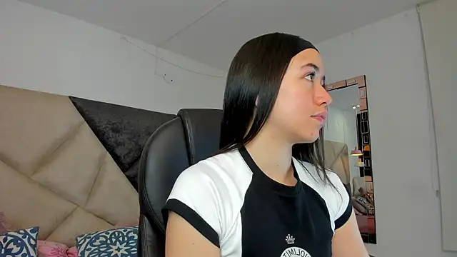 Snapshot of SaraWagner_ chatting on 2, 3, 2026 SaraWagner online show from 2, 3, 2026