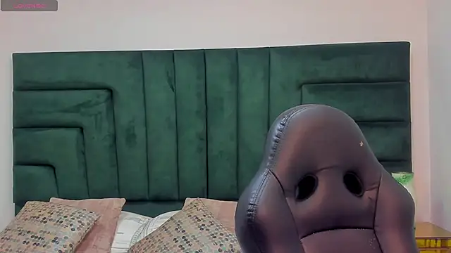 Snapshot of SaraWagner_ chatting on 12, 4, 2026 SaraWagner online show from 12, 4, 2026