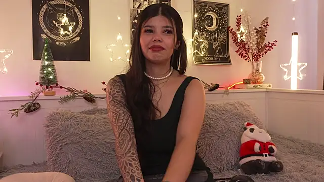 sophieee art online show from 16, 12, 2025