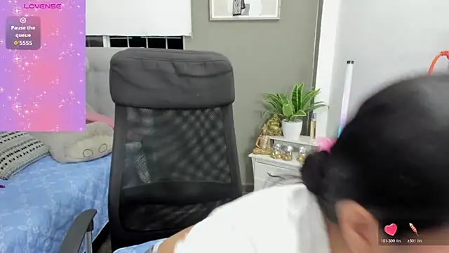 Allison 19   online show from 15, 12, 2025