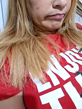 Snapshot of saraferrer151 chatting on 7, 1, 2026 saraferrer151 online show from 7, 1, 2026