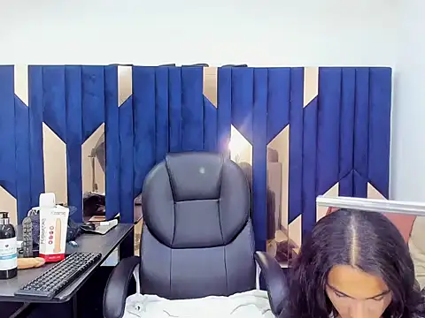 Aisha hotts777 online show from 19, 11, 2025