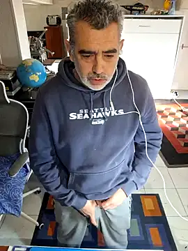 Snapshot of -Jim-Cummer- chatting on 12, 10, 2025 -Jim-Cummer- online show from 12, 10, 2025