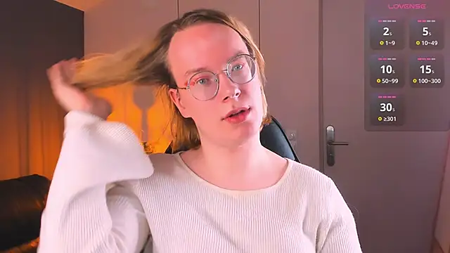 Amanda Butlerr online show from 5, 10, 2025