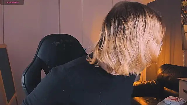 Amanda Butlerr online show from 1, 11, 2025