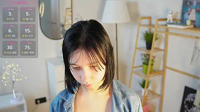 Snapshot of SuzanneHowse chatting on 2, 11, 2025 SuzanneHowse online show from 2, 11, 2025