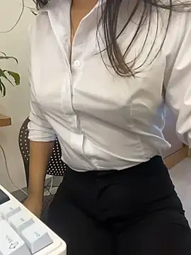 Snapshot of bunny_b4nny chatting on 21, 11, 2025 bunny b4nny online show from 21, 11, 2025