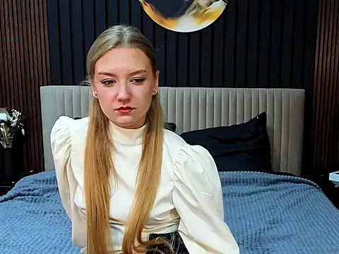 DarcyWilsy online show from 4, 11, 2025