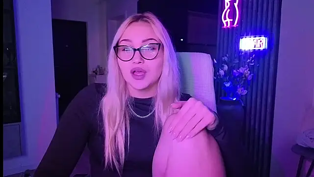 Snapshot of adrelaxina chatting on 6, 11, 2025 adrelaxina online show from 6, 11, 2025