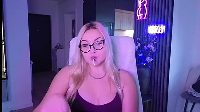 Snapshot of adrelaxina chatting on 7, 11, 2025 adrelaxina online show from 7, 11, 2025