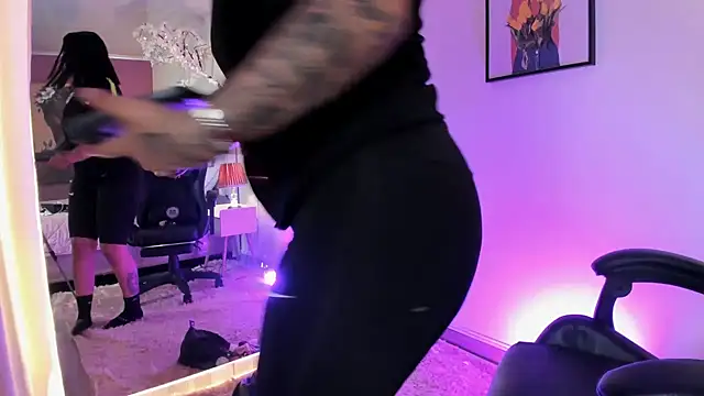 Snapshot of emy_williams chatting on 26, 10, 2025 emy williams online show from 26, 10, 2025