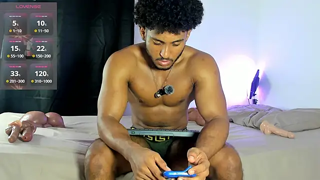 Snapshot of zarek_lux chatting on 30, 10, 2025 zarek lux online show from 30, 10, 2025