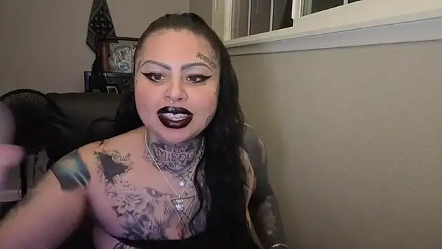 Snapshot of chicanachic13 chatting on 18, 4, 2026 chicanachic13 online show from 18, 4, 2026