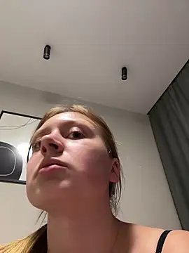 Babyy Lynaa online show from 3, 10, 2025