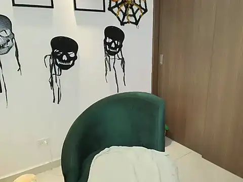 Snapshot of scarletevil chatting on 30, 10, 2025 scarletevil online show from 30, 10, 2025